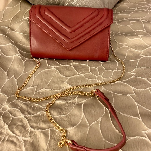 Lulus Handbags - Lulu’s Faux Leather Clutch